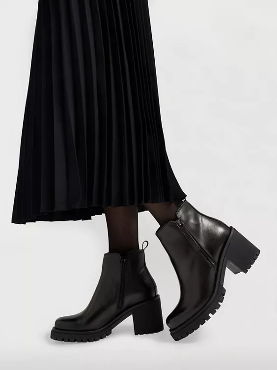 5th Avenue  Black Leather Heeled Ankle Boot with Zipper