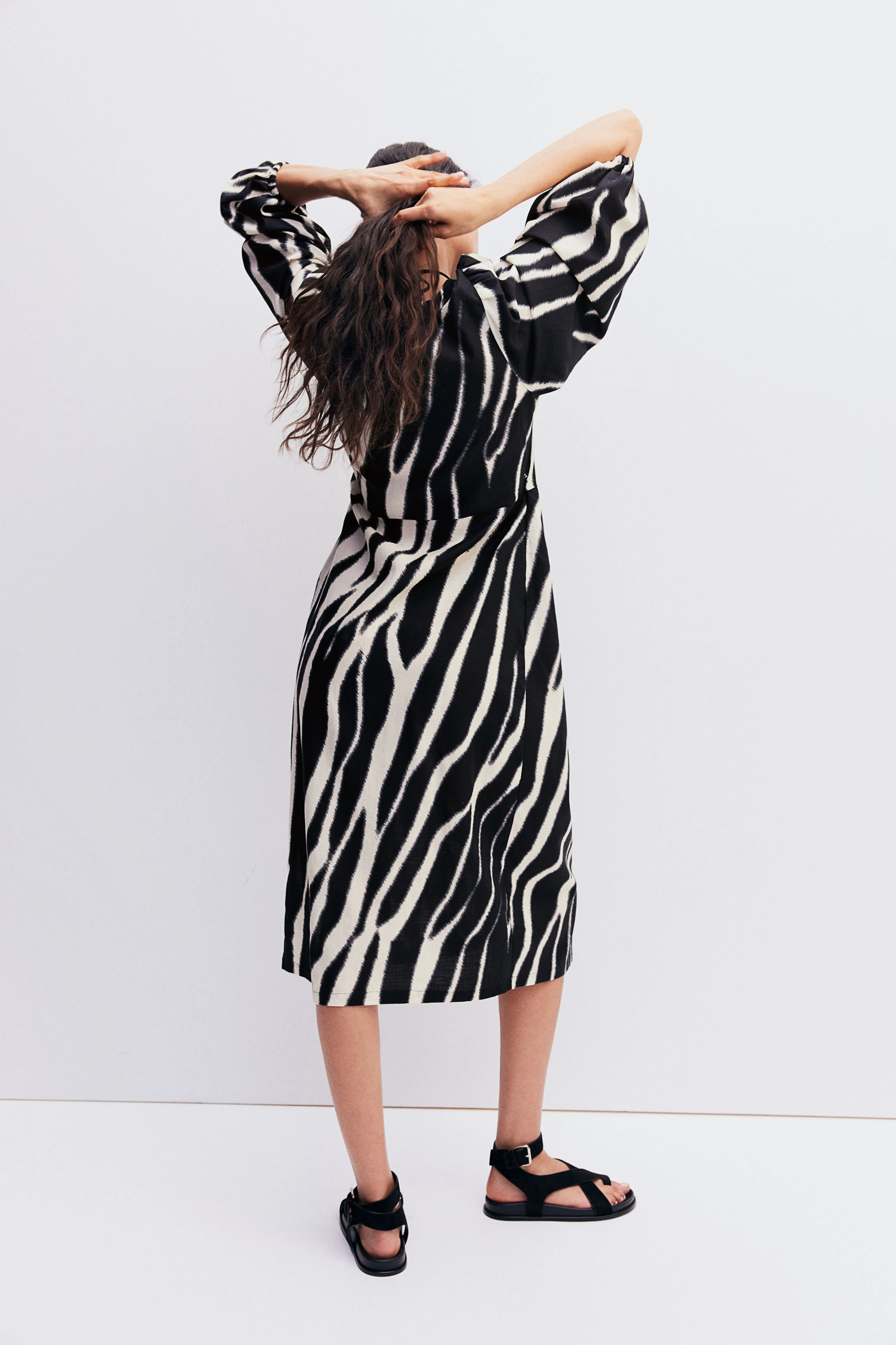 Cotton wrap dress - V-neck - Long sleeve - Black/Zebra print - Ladies | H&M GB