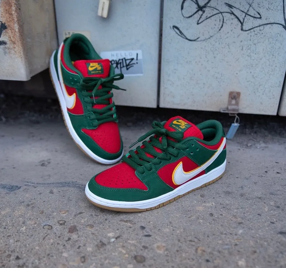 NIKE DUNK LOW CHRISTMAS