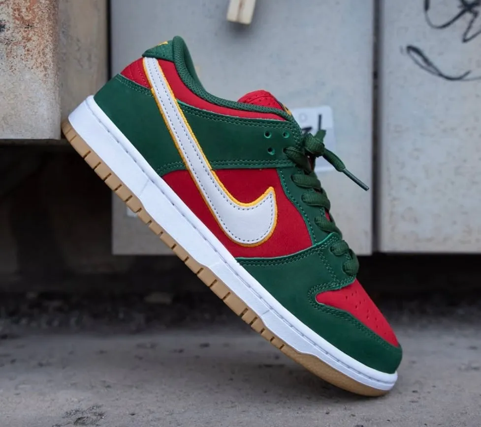 NIKE DUNK LOW CHRISTMAS