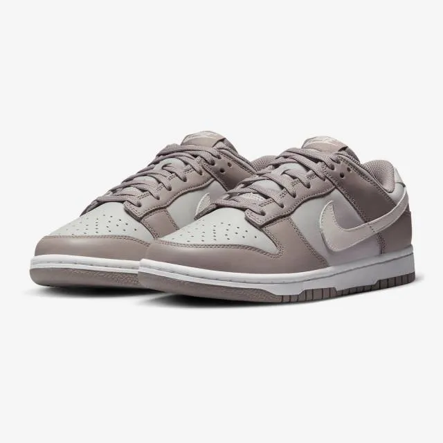 Nike women's dunk low (moon fossil/ bone beige/ moon fossil/ light orewood brown/ light iron ore/ su